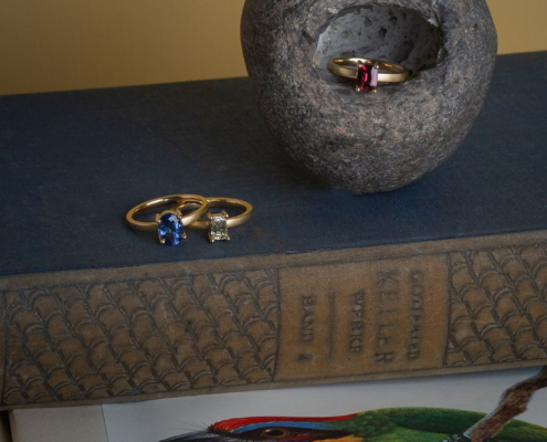 Ringe in Gelbgold 750 mit Spinell