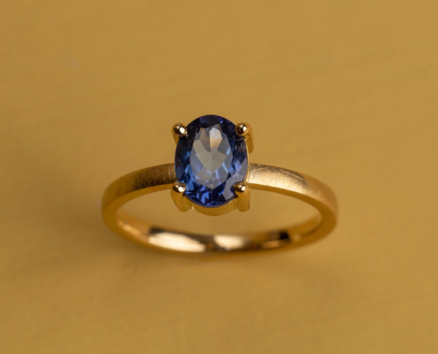 Ring in Gelbgold 750 mit Tansanith