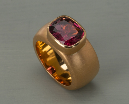 Ring in Rosegold 750 mit Rosaturmalin façettiert