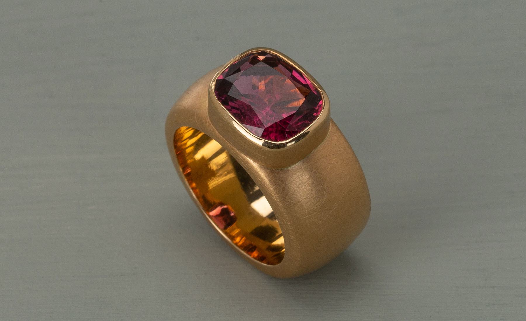 Ring in Rosegold 750 mit Rosaturmalin façettiert