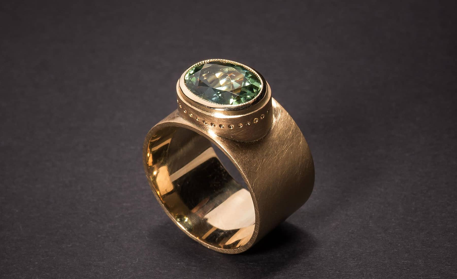 Kulta Ring in Gelbold 750 mit grünem facettiertem Turmalin 3.6ct